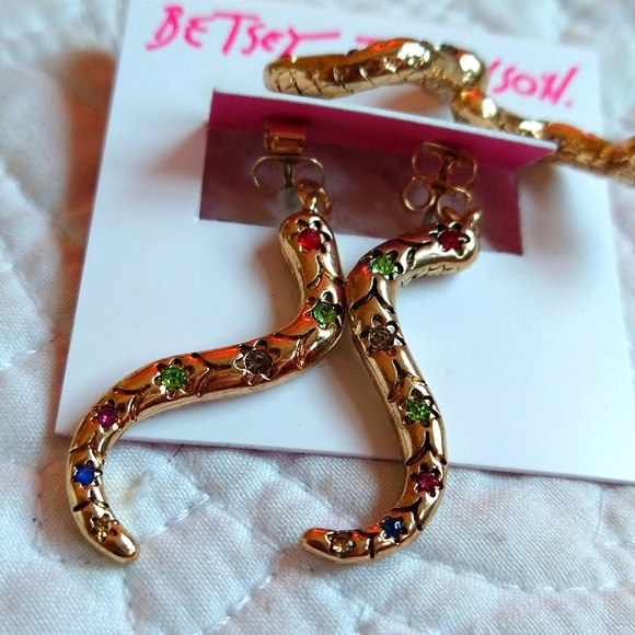 Betsy Johnson snake earrings - Picture 2 of 4